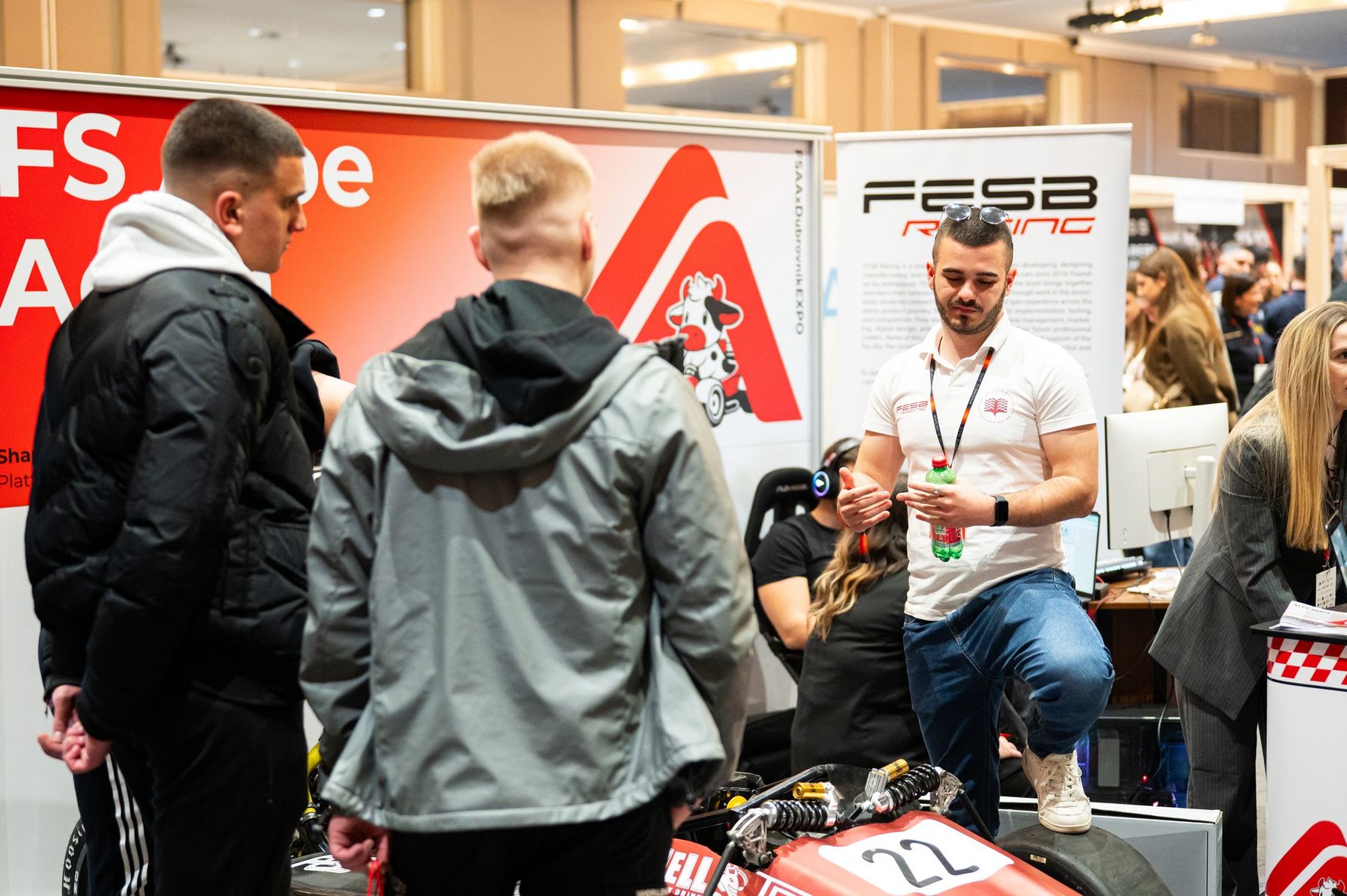 Posjetitelji na štandu FESB-a na Dubrovnik EXPO-u 2026.